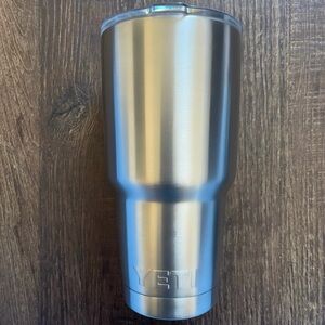 YETI Rambler 30 oz Tumbler - Stainless